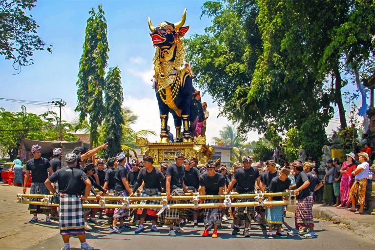 What Is a Cultural Immersion Tour